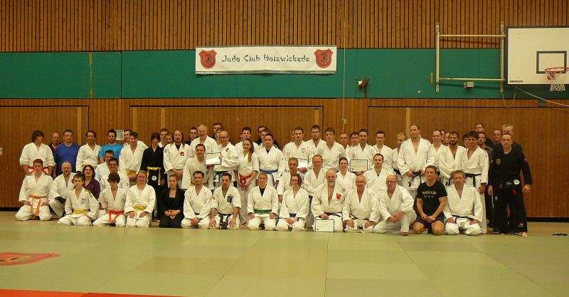 10 Voerder Budo-Sportler nahmen an dem Jahresabschlusslehrgang der Jiu-Jitsu Union in Holzwickede teil.